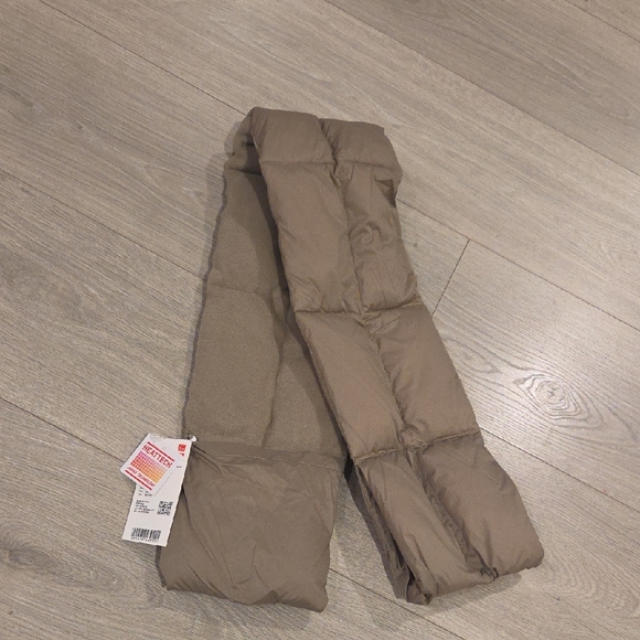 Uniqlo Accessories - NWT Uniqlo Heat Tech Scarf